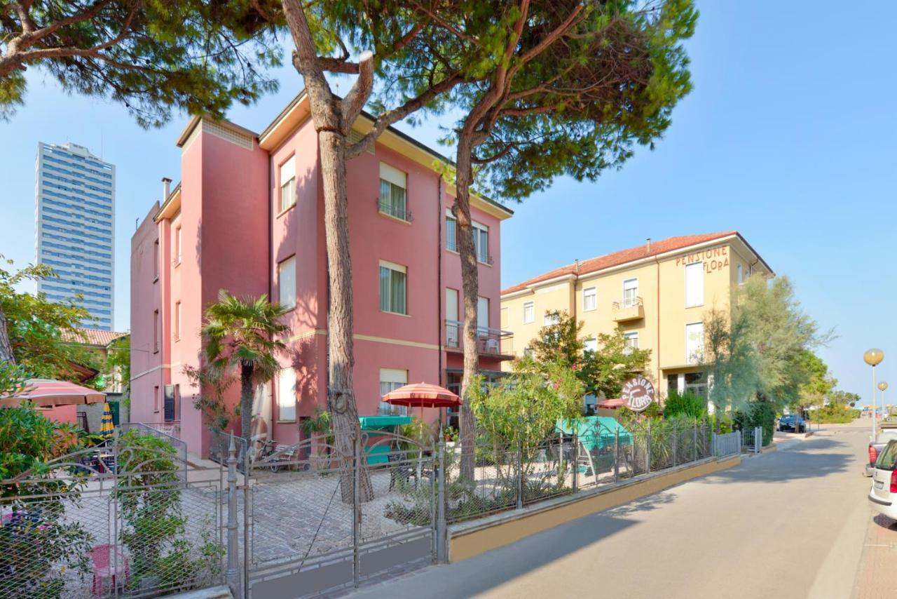 Hotel Flora Capri Cesenatico Esterno foto
