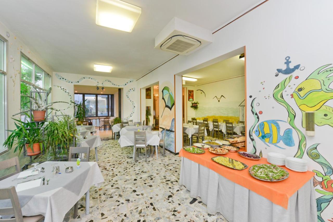 Hotel Flora Capri Cesenatico Esterno foto