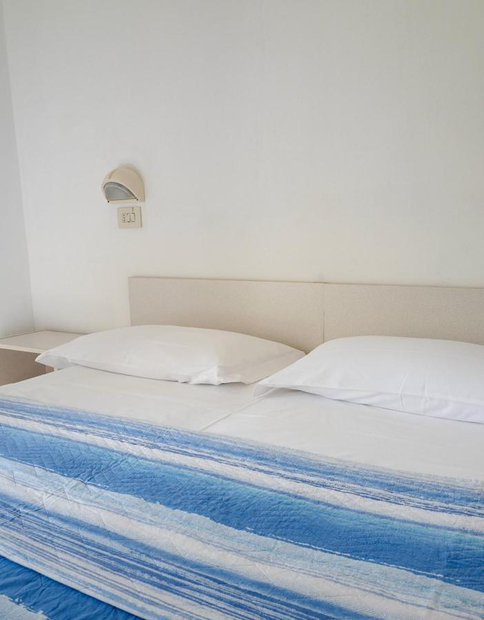Hotel Flora Capri Cesenatico Camera foto